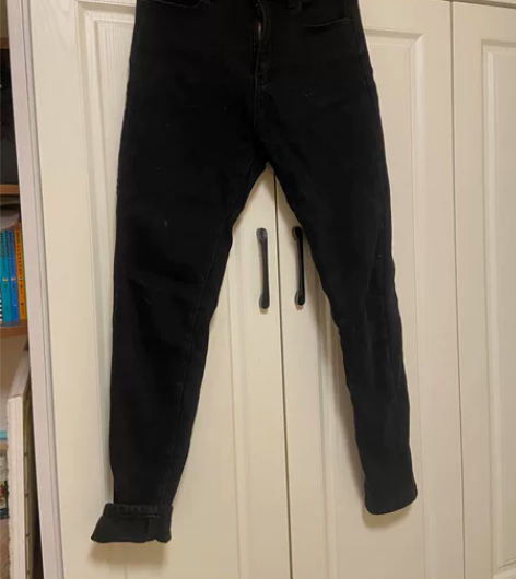 黑色加绒牛仔裤,闺女的,11块钱包邮吧,9...