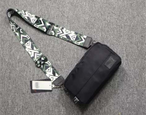 threebox韩版潮流条纹彩带男士单肩包...