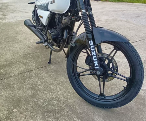 二手摩托车网红铃木复古125CC  九成新...