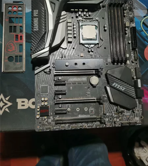 微星z370 gaming  carbon...