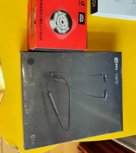 鲸鱼座音响，爱奇艺的颈挂耳机，未拆封 感兴...