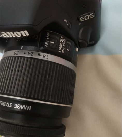 佳能相机单反，功能不知道好不好用，没打开看...