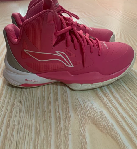 李宁运动鞋，本人自穿，鞋码39，九成新，适...