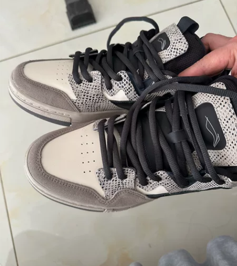 李宁的鞋子,胶州龙湖天街购入,只穿过一次,...