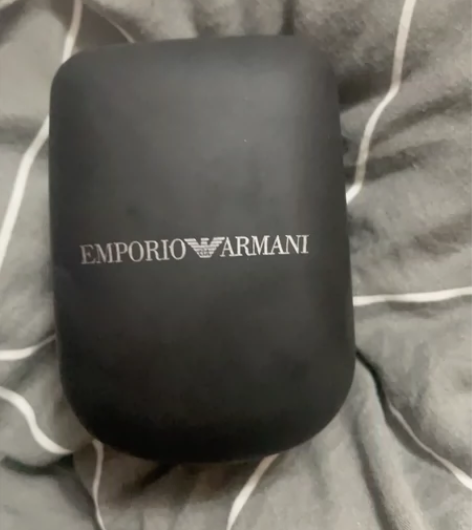 阿玛尼手表正品全新，别人送的礼物没有带过，...