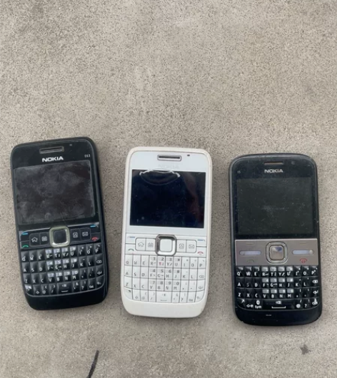 诺基亚手机三部，没电池了不知道好坏。打包1...