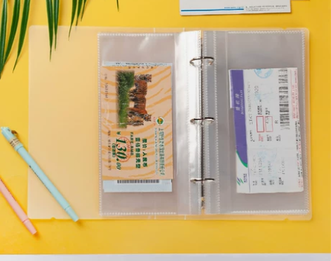 【出】 票册 票夹 票本，可以放音乐剧票、...