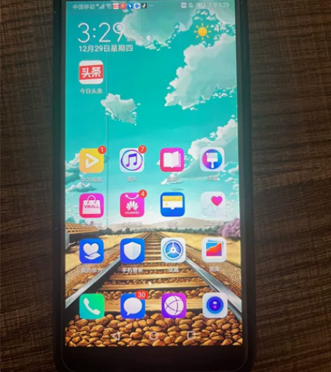 华为畅享 8plus 外壳两角有磕碰，屏幕...