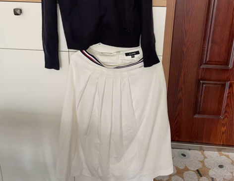 依恋ELAND学院风毛衣裙子，毛衣领子是活...