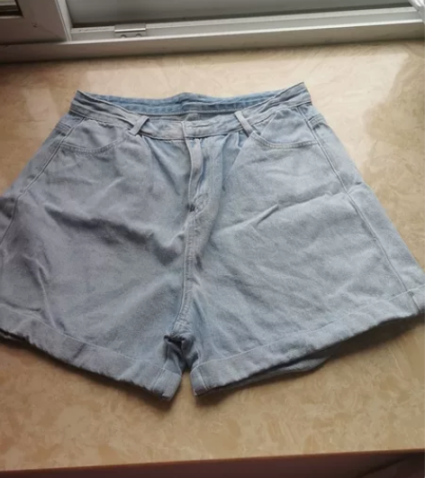 洛可可夏季浅蓝色牛仔短裤显瘦好搭衣服，穿不...