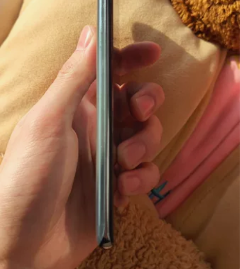 韩版三星s20，现在在极光v20 随便卖了...