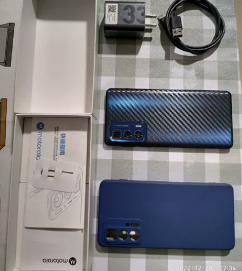 佛系慢出自用 摩托罗拉 moto edge...