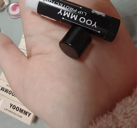 牛奶味润唇膏，19.9    五支包邮到家...