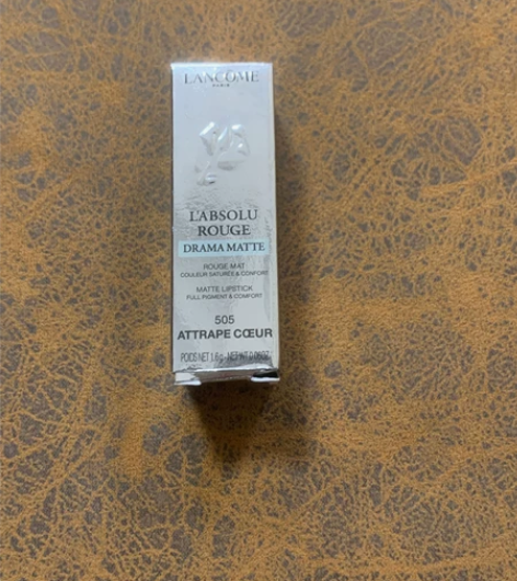 兰蔻口红,有姐妹想要吗,色号有多种,便宜出...