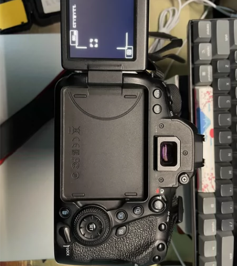 佳能6d 2 二代 没有任何磕碰  箱子发票在学校开学可以寄...