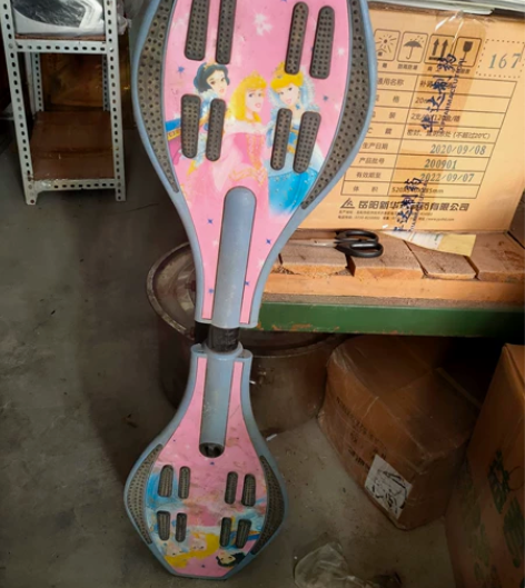 迪士尼滑板8成新 感兴趣的话点“我想要”和...