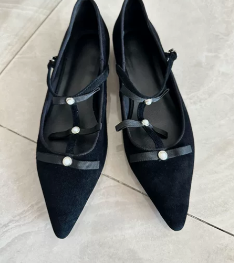 39码 珍珠单鞋 只穿过一次 感兴趣的话点...