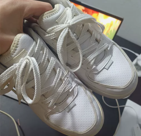 李宁 灰白板鞋 鞋边有氧化非原装鞋带,换了...