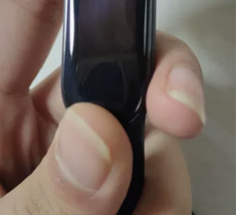 小米手环6nfc版 个人正常使用屏幕上有划...