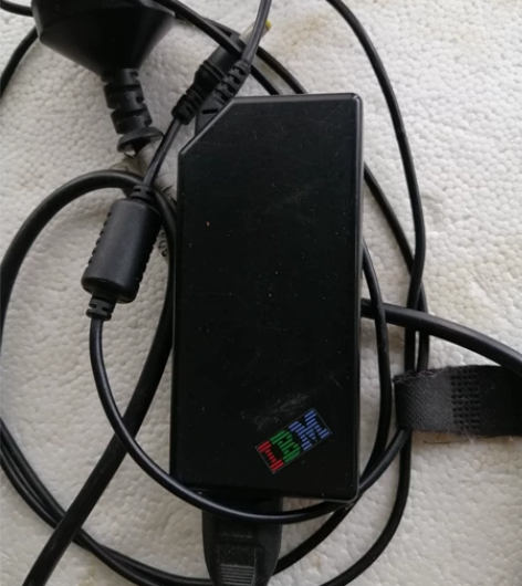 联想IBM充电器。新旧如图。 感兴趣的话点...