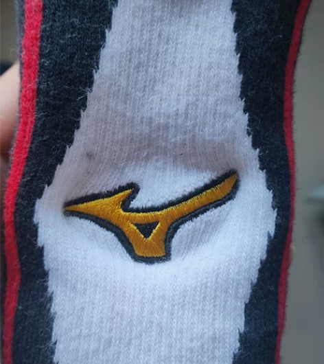 美津浓棒球护腕 便宜售出 感兴趣的话点“我...