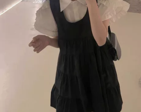 本人实拍图,均码背带裙里面有衬衫,可穿到1...