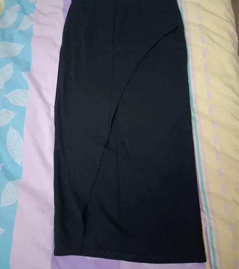 包臀裙，黑色半身裙 感兴趣的话点“我想要”...