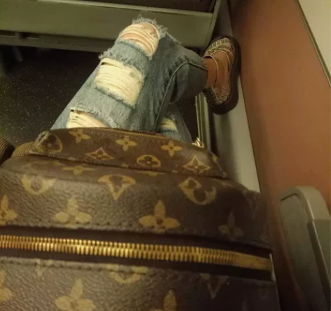 破洞九分牛仔裤 感兴趣的话点“我想要”和我...