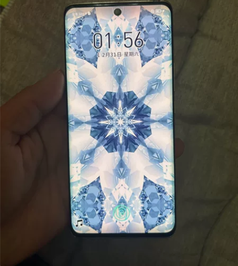 荣耀50，8+128内存，高通骁龙778G...