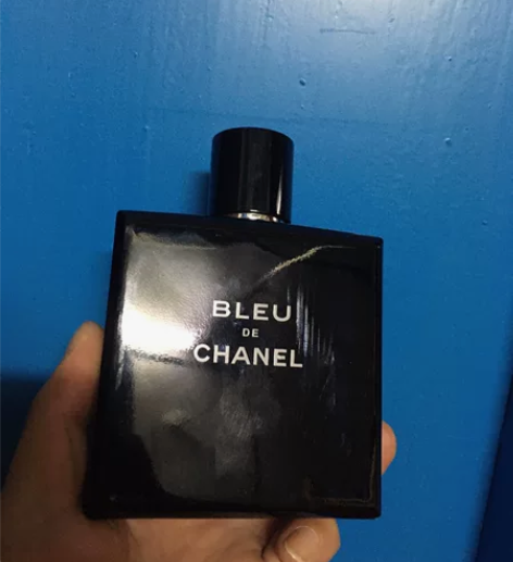 香奈儿蔚蓝 迪奥旷野香水100ML 专柜买的 用过几次 几乎...