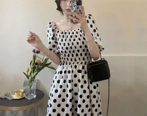 法式方领波点连衣裙女夏小众设计感甜美蝴蝶结...