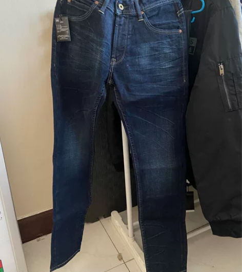 纯新牛仔裤，码齐全 感兴趣的话点“我想要”...