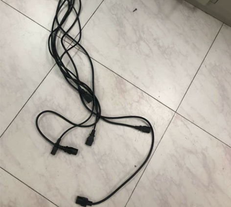 电脑电源线。7条。2条1米。5条1.5米。...