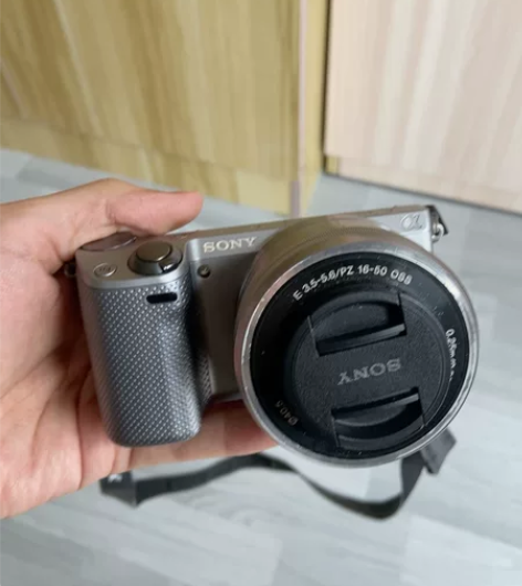 索尼NEX-5T微单，配有3.5-5.6/...