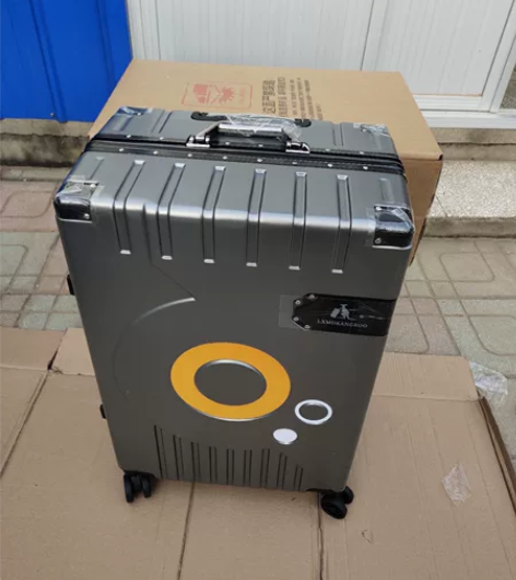 深灰色28寸微瑕铝框拉杆箱，150包邮不议...