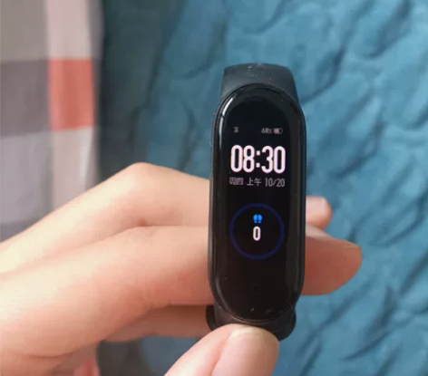 小米手环5代，，便宜卖了爽快包邮，有充电线...