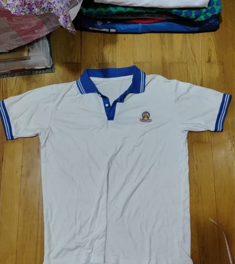 62长度,52宽度。校服短袖。 感兴趣的话...