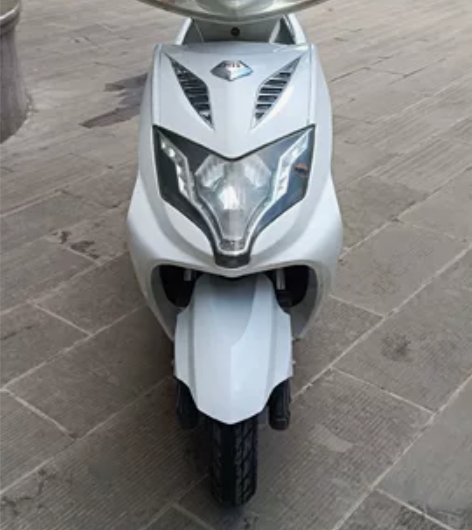 72伏新款台铃迅鹰，成色如图。配LED疝气...