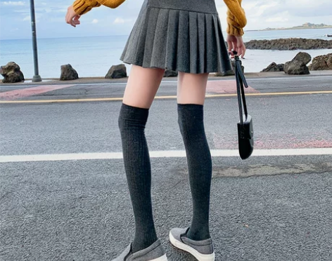 黑色毛呢百褶裙短裙秋冬，怀孕了一次没穿过 ...