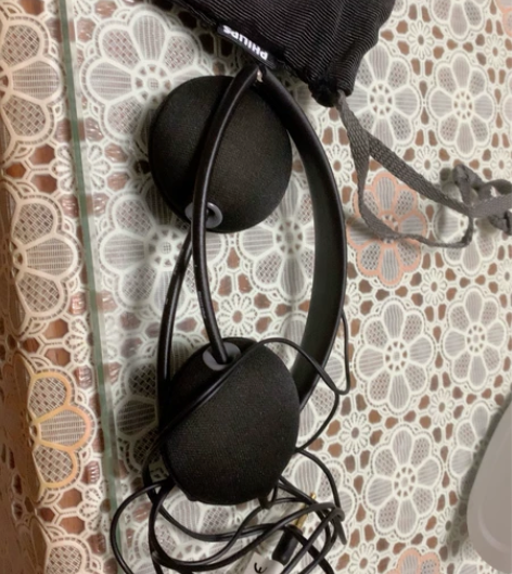飞利浦有线挂耳耳机，全新，需要的来，盒子扔...