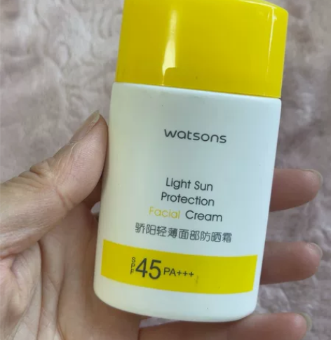 屈臣氏的防晒，适合干皮，买了用了一次，现在...