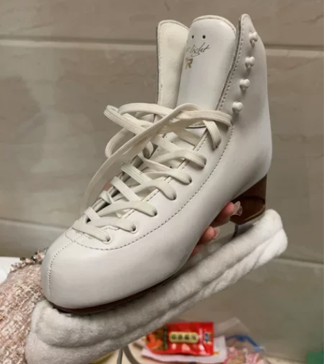 溜冰鞋不学了！出了出了！！便宜出 1600...