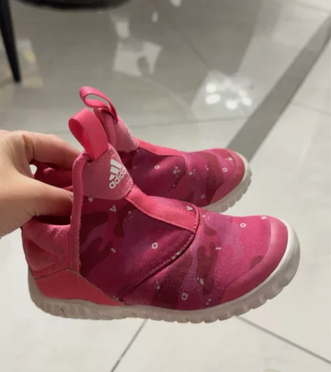 阿迪27码10k女童九成新春秋运动鞋 感兴...