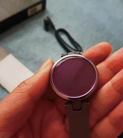 佳明lily 手表，午夜罗兰紫。佳明（GA...