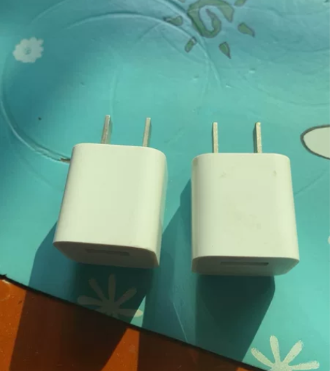 苹果5w充电头 20一个，30两个，包邮