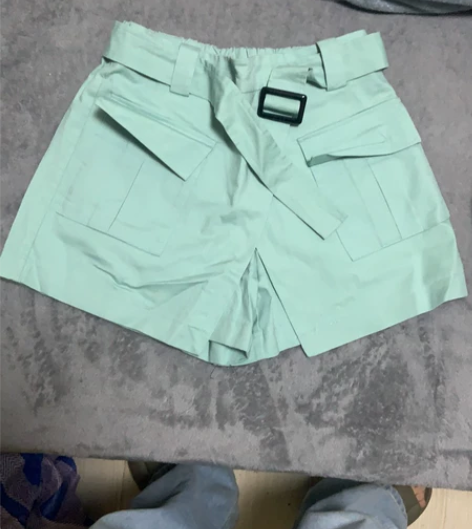 zara短裤 全新吊牌在xs码 感兴趣的话...