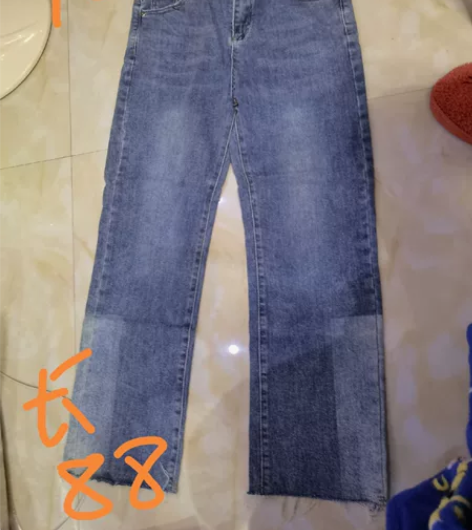 拼接牛仔裤 破洞牛仔裤 感兴趣的话点“我想...