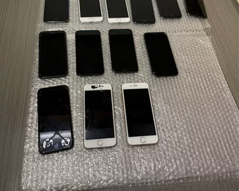 出一批iPhone 8国行，九台基本完好。...