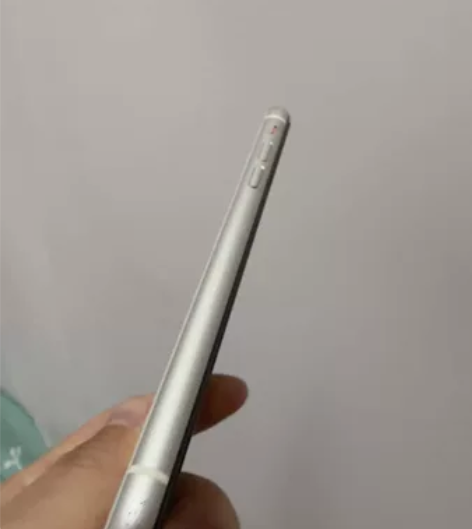 ?女生自用苹果11，白色，有轻微磕碰。 无...