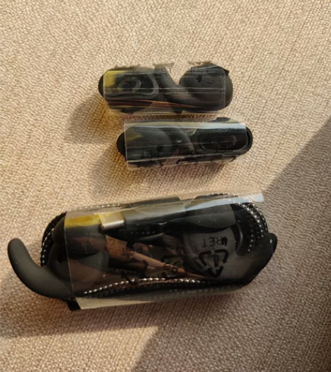 摩托罗拉moto razr刀锋5g全新耳机...